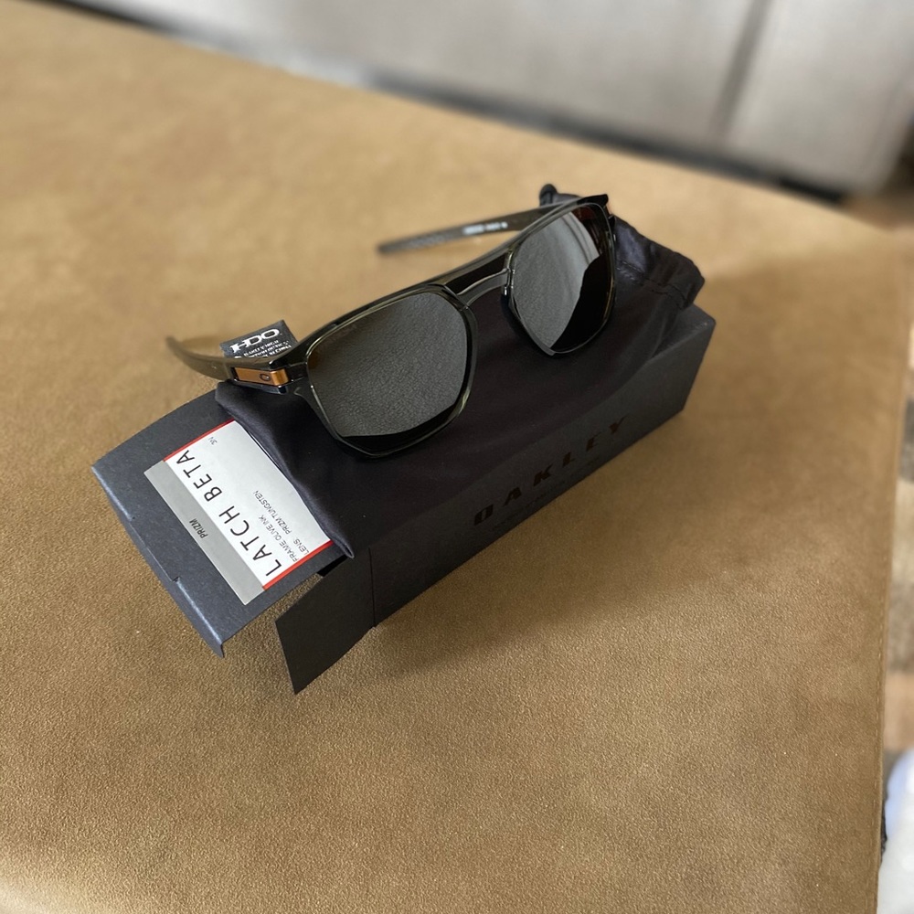 Oakley Latch Beta